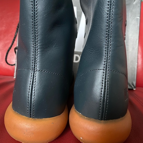 Brand new in box Worldboots. Size 6 (fit more like a size 7). - Picture 9 of 11